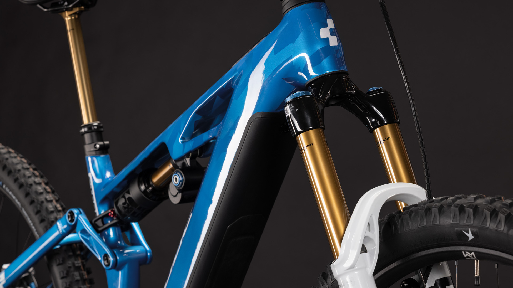 Stereo Hybrid ONE77 HPC AT 800 actionteam