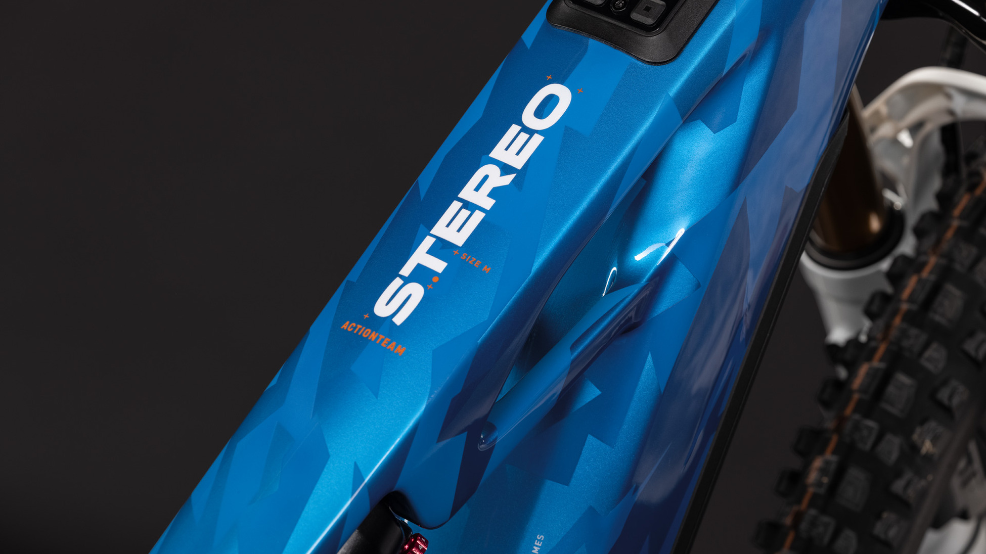 Stereo Hybrid ONE44 HPC AT 800 actionteam