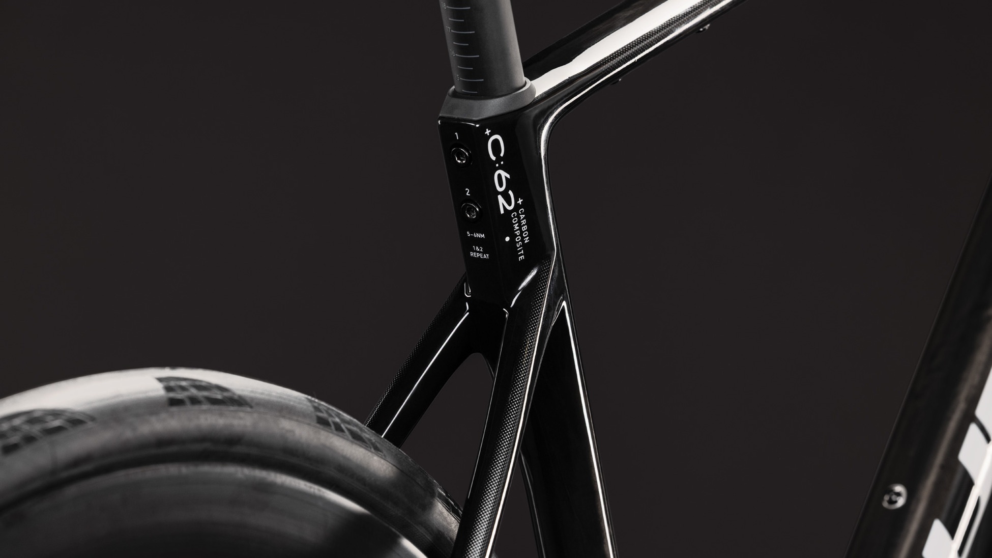 Attain C:62 SLT carbon´n´white
