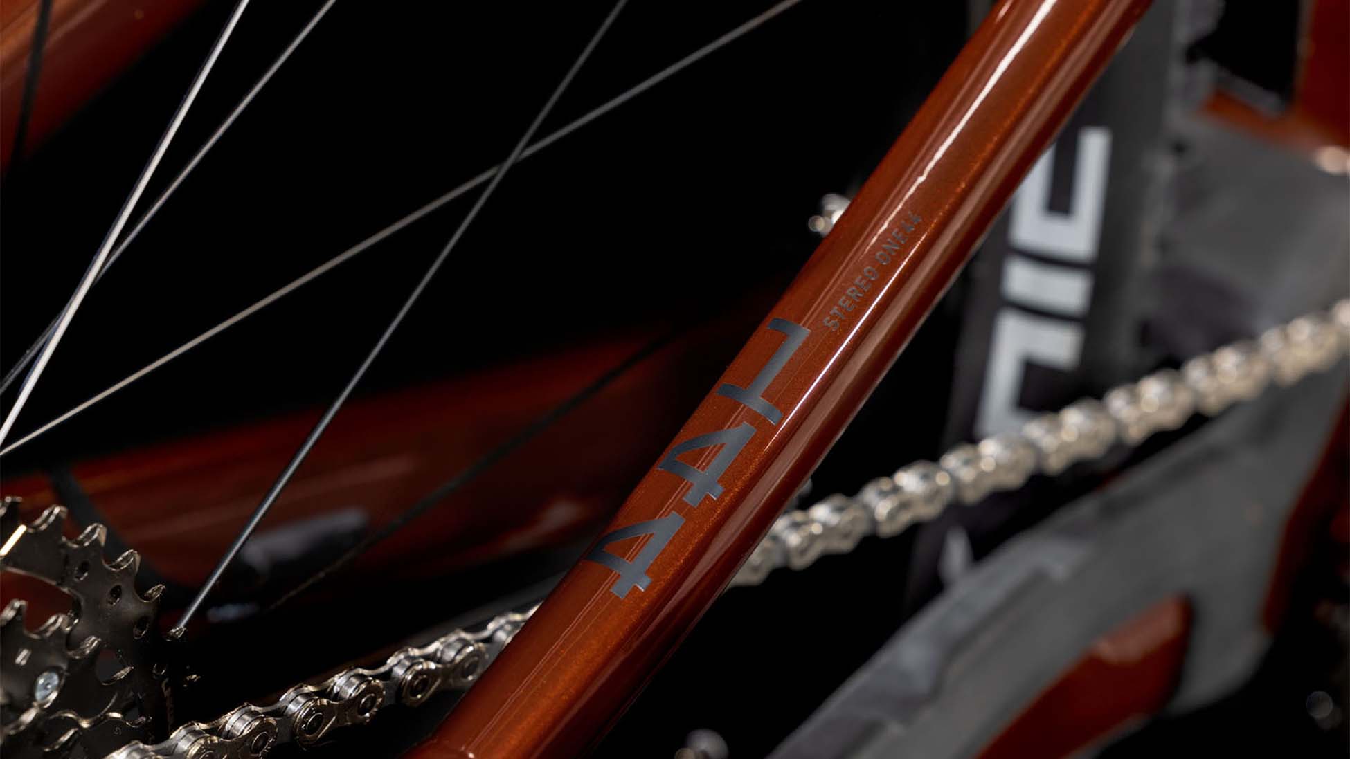 Stereo Hybrid ONE44 Pro 800 bourbon´n´black