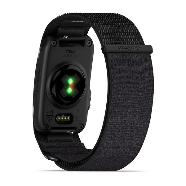 Rückseite des GARMIN CIRQA Smart Band mit optischem Herzfrequenzsensor, grün leuchtenden Messdioden und vierpoligen Ladekontakten