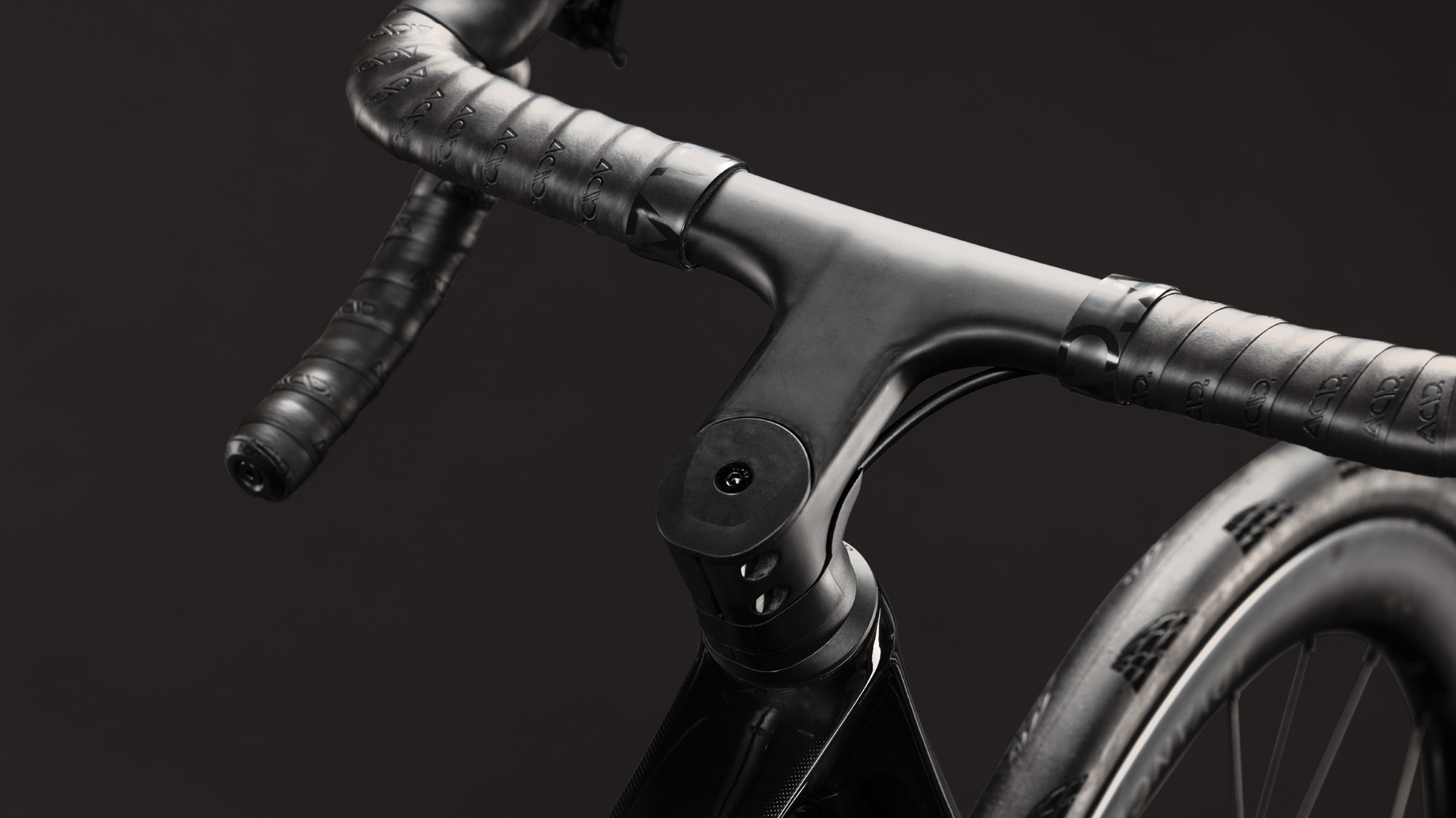 Attain C:62 SLT carbon´n´white