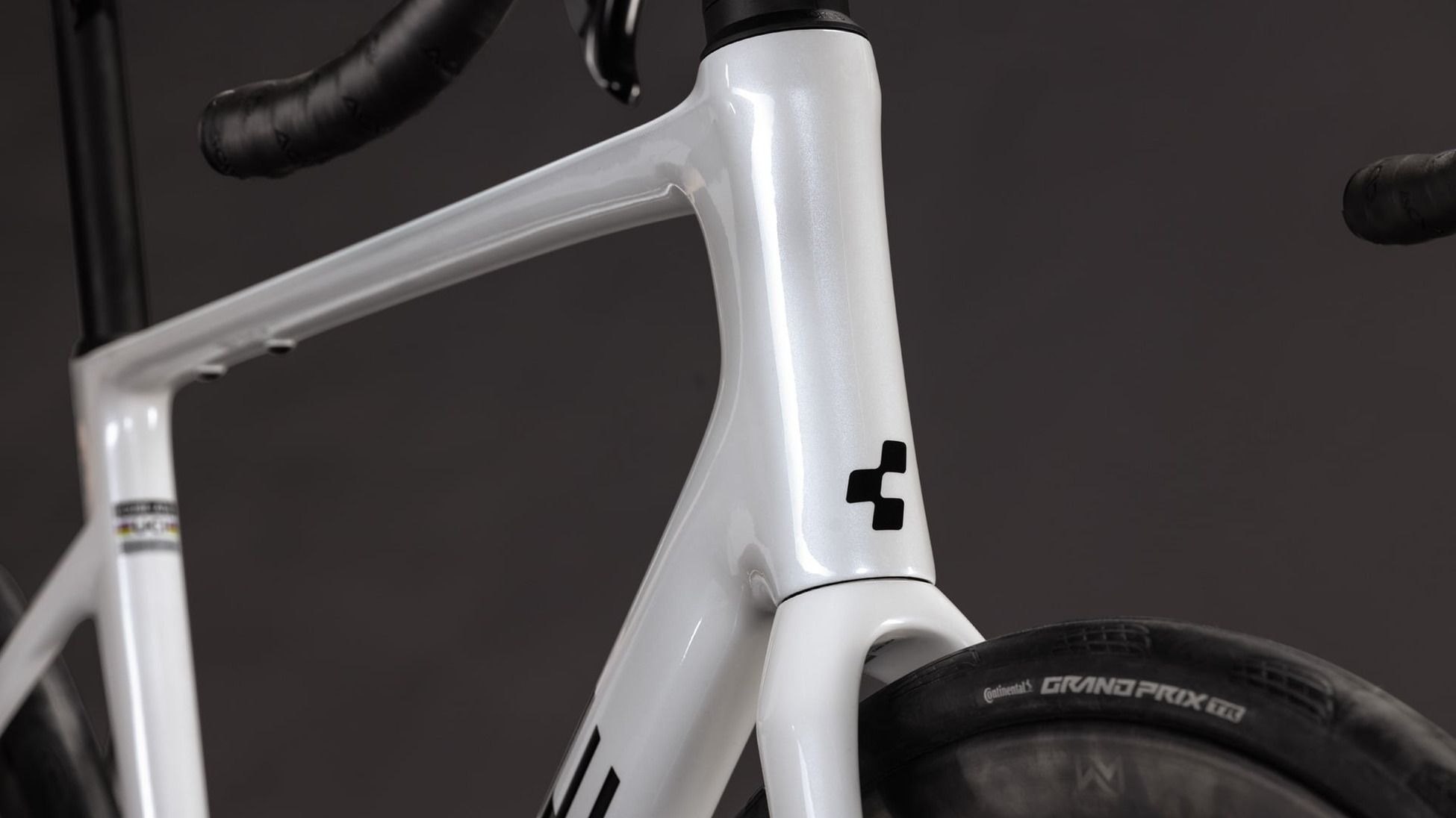 Attain C:62 SLX metallicwhite´n´black