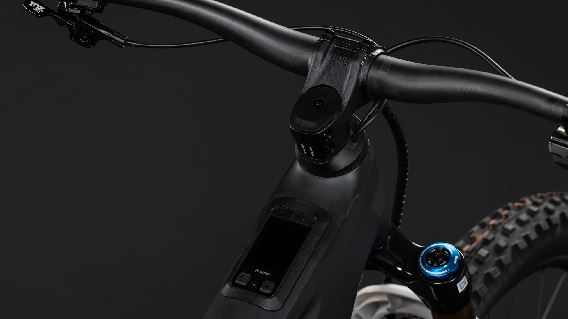 Stereo Hybrid ONE77 HPC AT 800 carbon´n´white